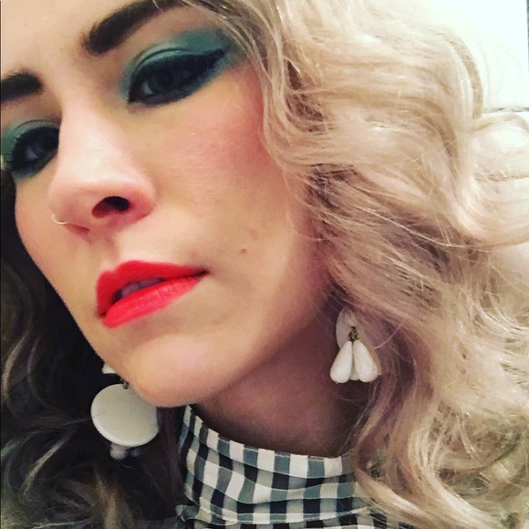 Meet your Posher, Gina - Picture 2 of 3